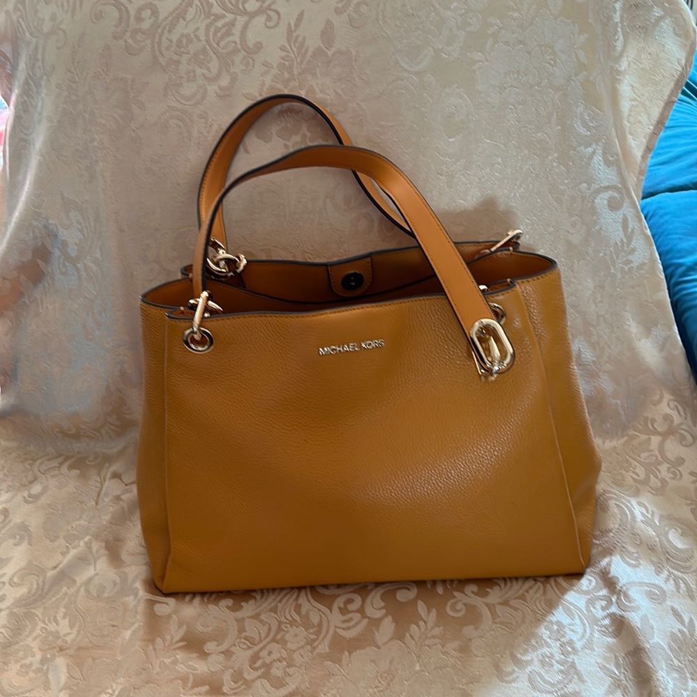 Michael Kors Womens purse.